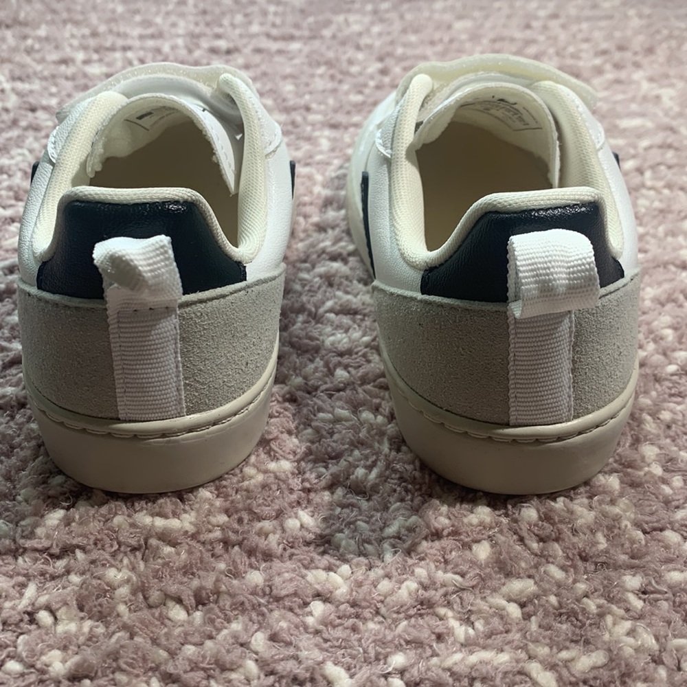 Veja V- 10 Sneaker - Picture 6 of 11